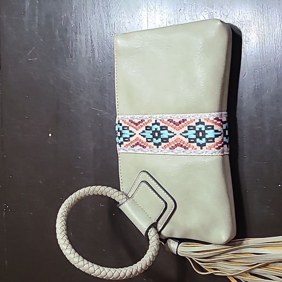 Aztec wristlet clutch sage green with accent - Picture 1 of 4